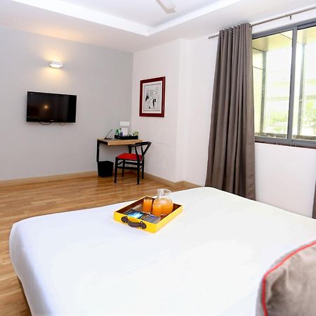 Oyo Townhouse 012 Kaushambi Metro Ghaziabad Hotell Exteriör bild