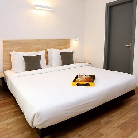 Oyo Townhouse 012 Kaushambi Metro Ghaziabad Hotell Exteriör bild