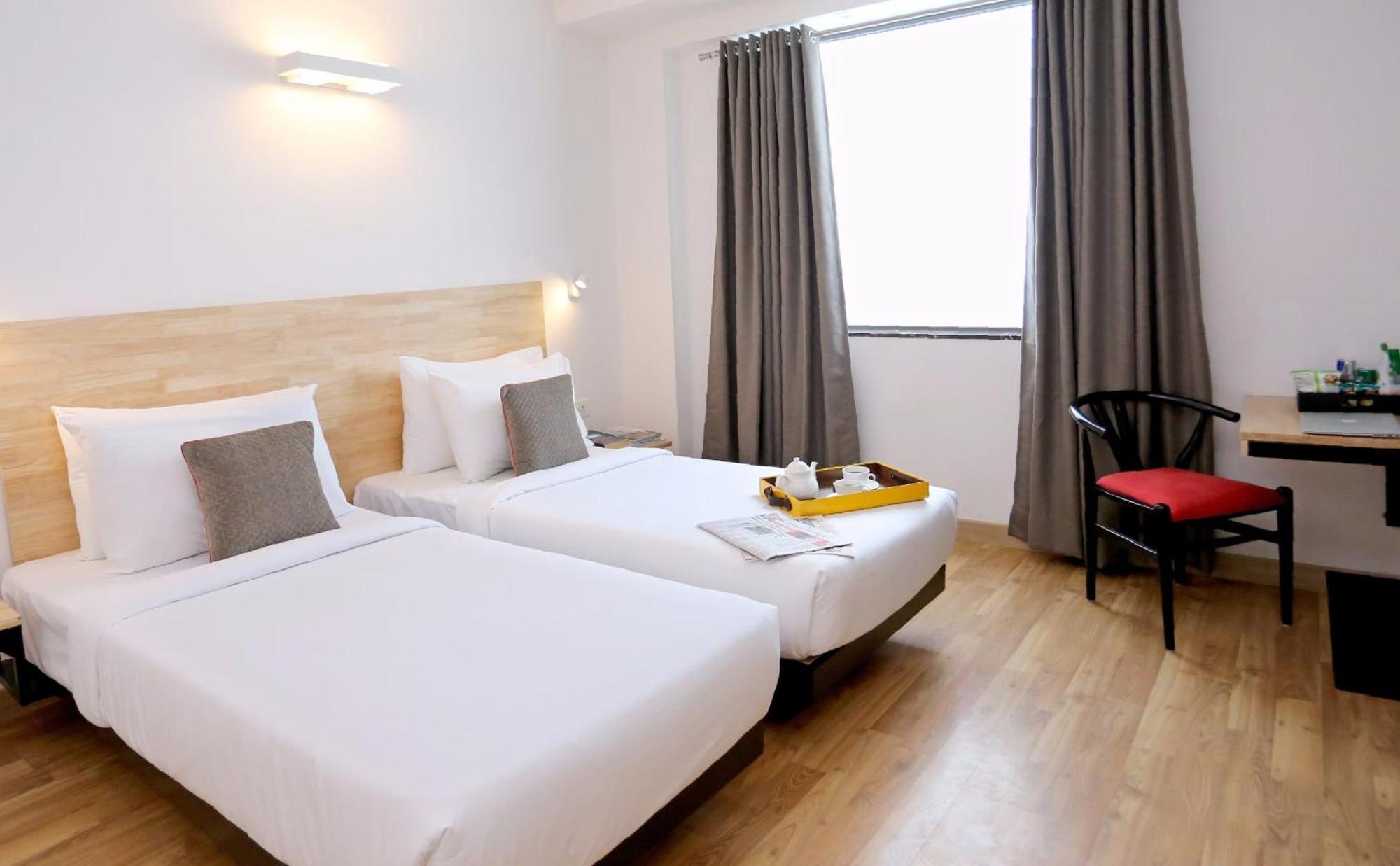 Oyo Townhouse 012 Kaushambi Metro Ghaziabad Hotell Exteriör bild