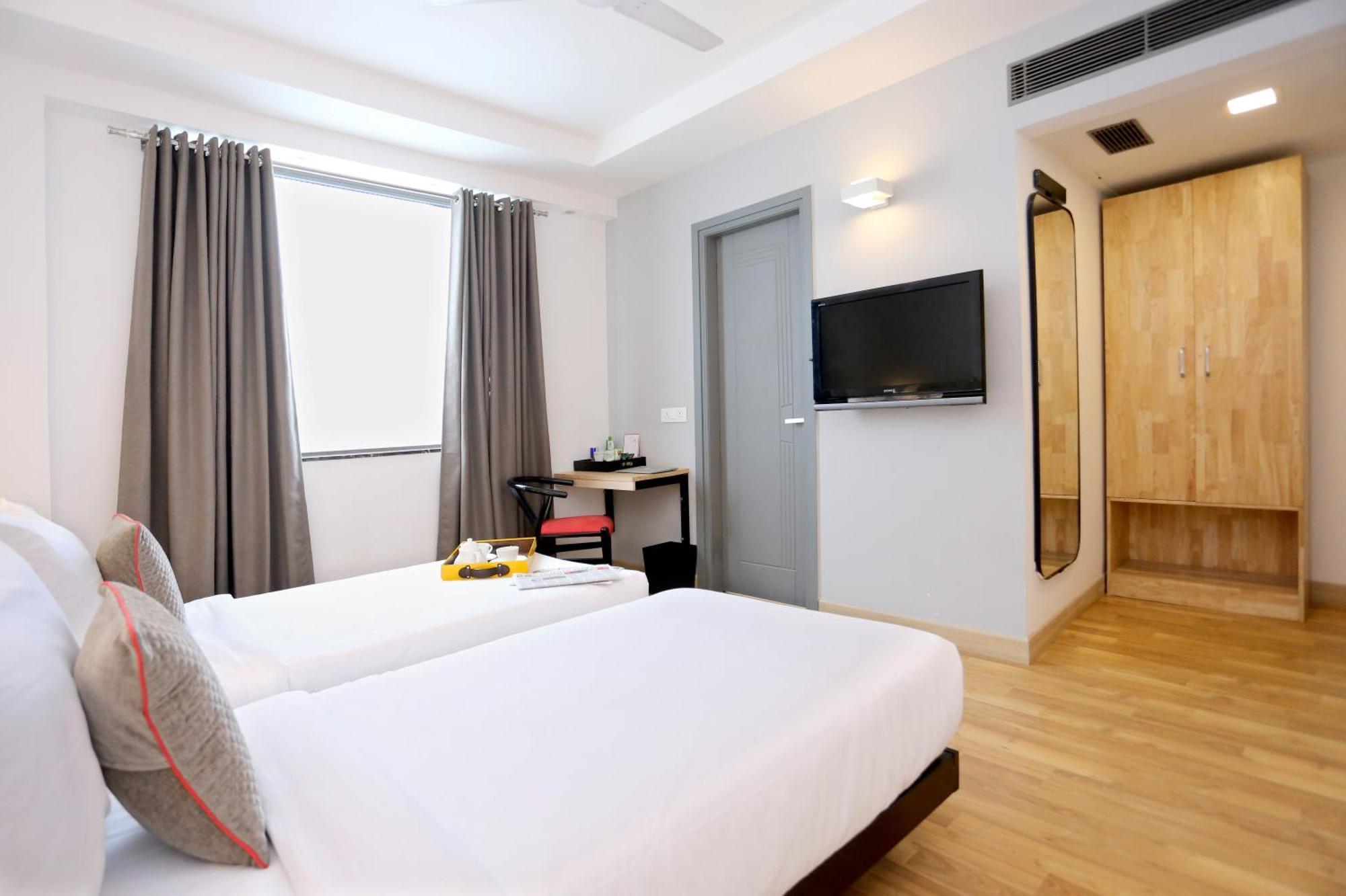 Oyo Townhouse 012 Kaushambi Metro Ghaziabad Hotell Exteriör bild