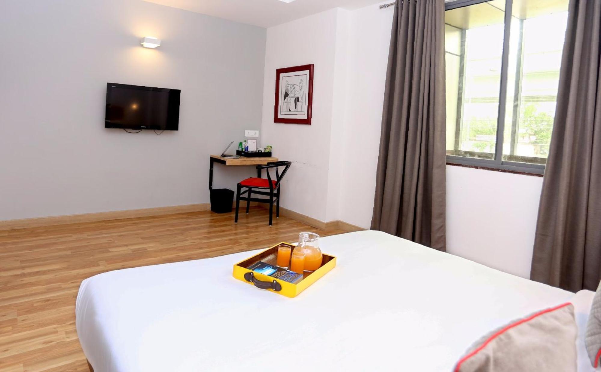 Oyo Townhouse 012 Kaushambi Metro Ghaziabad Hotell Exteriör bild