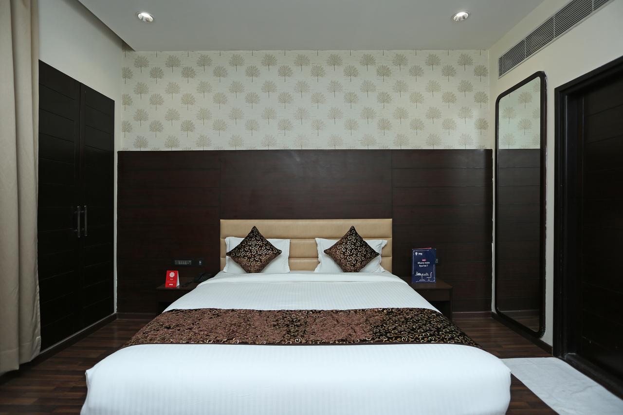 Oyo Townhouse 012 Kaushambi Metro Ghaziabad Hotell Exteriör bild
